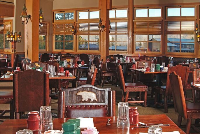 Imagen del bar/restaurante del Hotel Old Faithful Snow Lodge And Cabins - Inside The Park. Foto 12