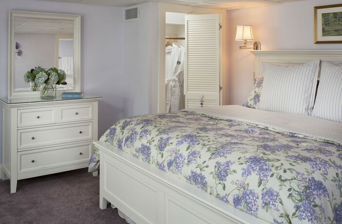 Imagen de la habitación del Hotel Old Harbor Inn. Foto 14