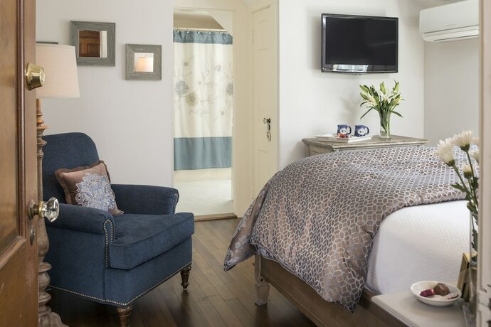 Imagen general del Hotel Old Harbor Inn. Foto 7