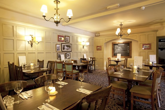 Imagen del bar/restaurante del Hotel Old Manse Bourton by Greene King Inns. Foto 13