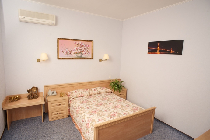 Imagen de la habitación del Hotel Old Port. Foto 6