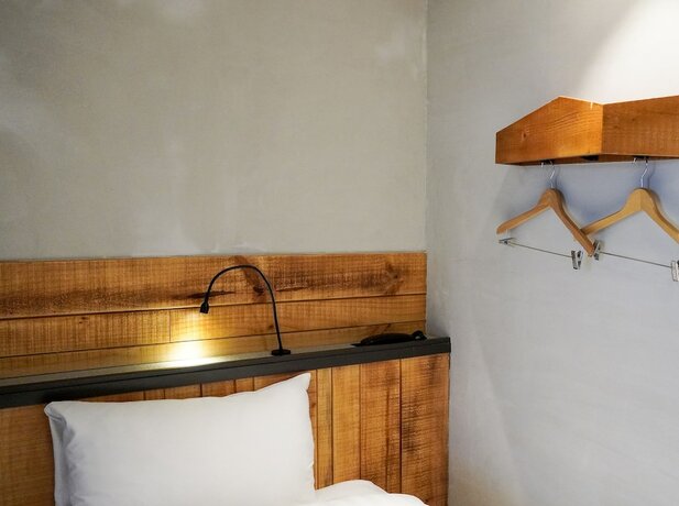 Imagen general del Hotel Old School - Central Land. Foto 8