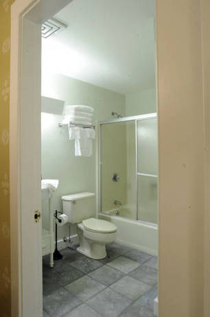 Imagen de la habitación del Hotel Old Sturbridge Inn and Reeder Family Lodges. Foto 13