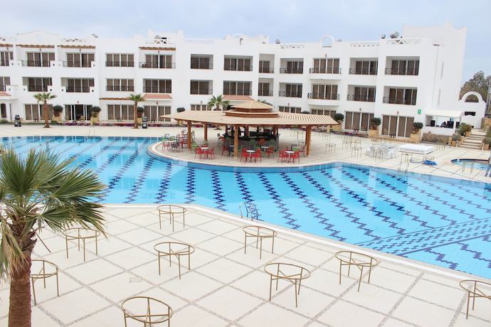 Imagen de la piscina del Hotel Old Vic Sharm Resort. Foto 20