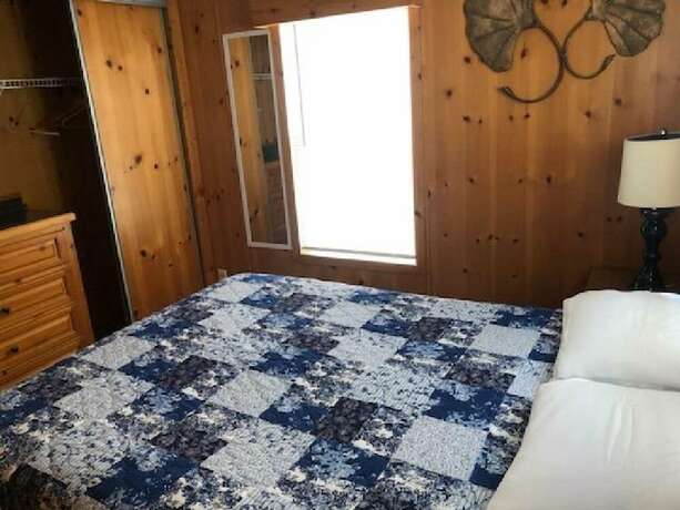 Imagen de la habitación del Hotel Old Wooden Bridge Resort and Marina. Foto 17
