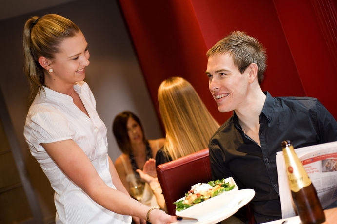 Imagen del bar/restaurante del Hotel Old Woolstore Apartment. Foto 4