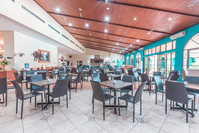 Imagen del bar/restaurante del Hotel Ole Suites Hotel. Foto 1