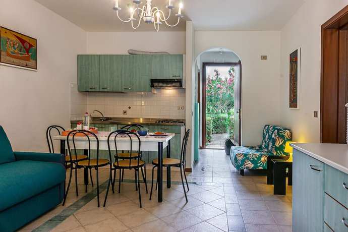 Imagen de la habitación del Hotel Oleandri Suite. Foto 16