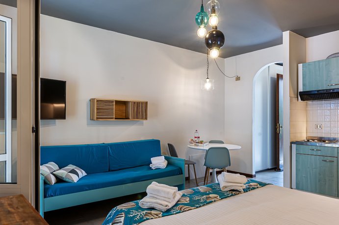 Imagen de la habitación del Hotel Oleandri Suite. Foto 17