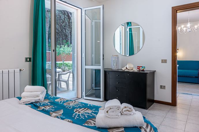 Imagen de la habitación del Hotel Oleandri Suite. Foto 18