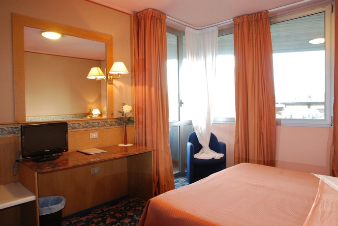 Imagen de la habitación del Hotel Oleggio Malpensa. Foto 11