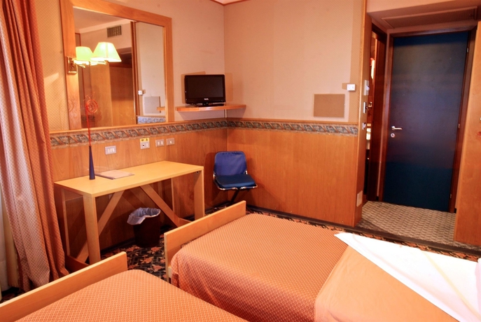 Imagen de la habitación del Hotel Oleggio Malpensa. Foto 12
