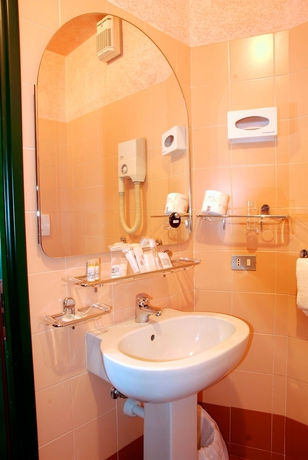 Imagen de la habitación del Hotel Oleggio Malpensa. Foto 13