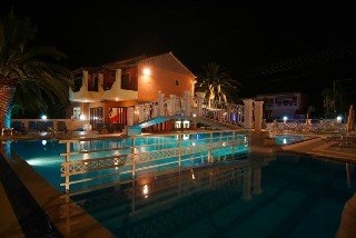 Imagen de la piscina del Hotel Olga's Hotel and Pool. Foto 8