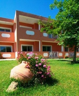 Imagen de los exteriores del Hotel Olga's Hotel and Pool. Foto 4