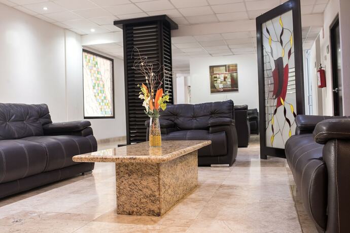 Imagen general del Hotel Oliba. Foto 11