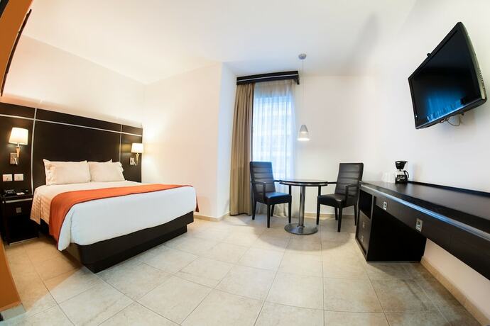 Imagen de la habitación del Hotel Oliba. Foto 19
