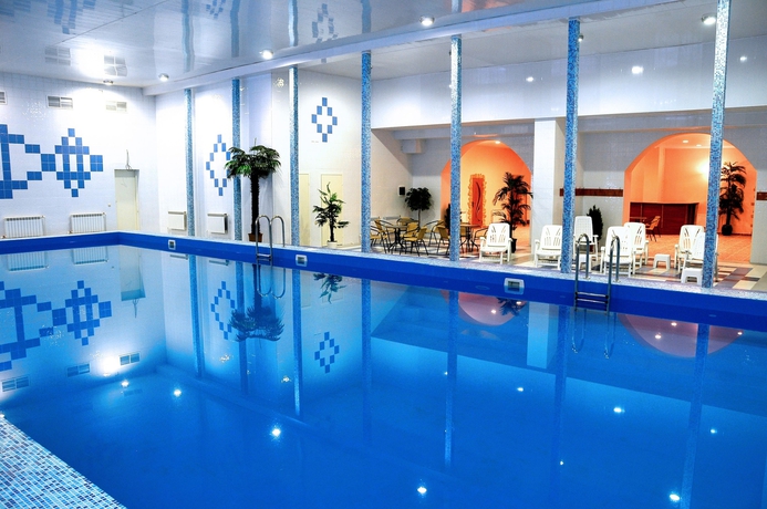 Imagen de la piscina del Hotel Olimp Event-complex. Foto 19