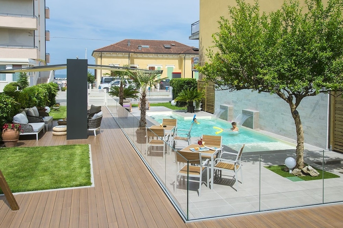 Imagen de la piscina del Hotel Olimpia, Bellaria-Igea Marina. Foto 15