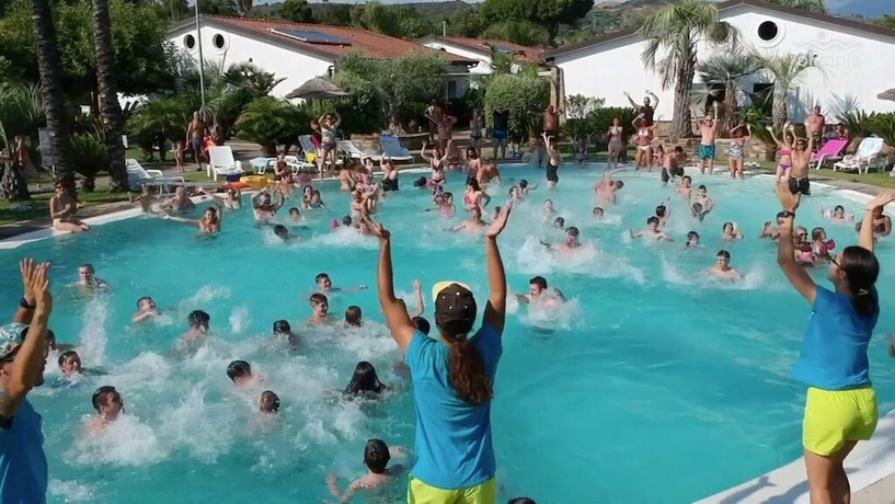 Imagen de la piscina del Hotel Olimpia Cilento Resort. Foto 12