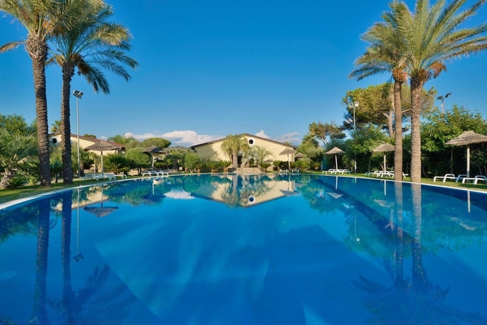 Imagen de la piscina del Hotel Olimpia Cilento Resort. Foto 14