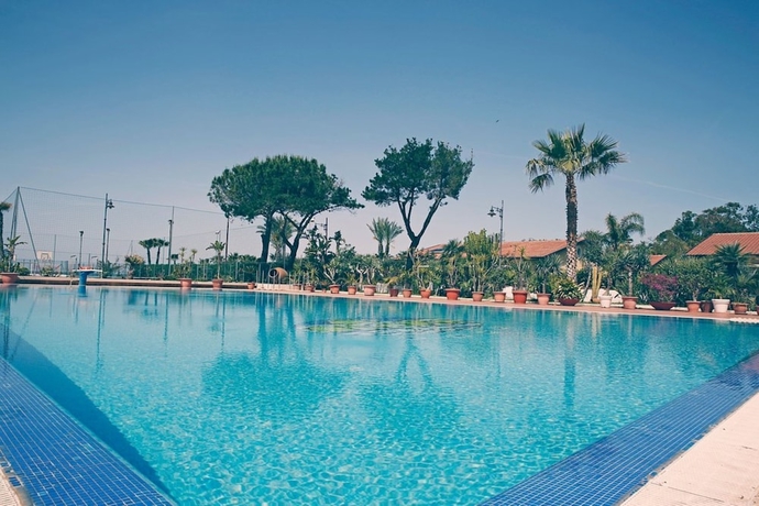 Imagen de la piscina del Hotel Olimpia Cilento Resort. Foto 15