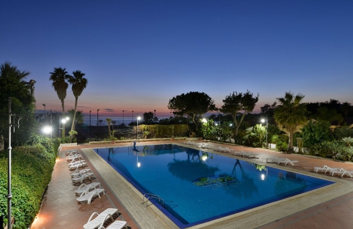 Imagen de la piscina del Hotel Olimpia Cilento Resort. Foto 16
