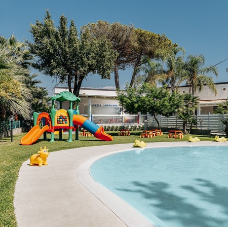 Imagen de la piscina del Hotel Olimpia Cilento Resort. Foto 17