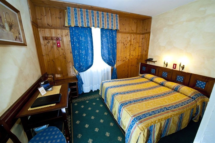 Imagen de la habitación del Hotel Olimpia, Cortina d'Ampezzo . Foto 5