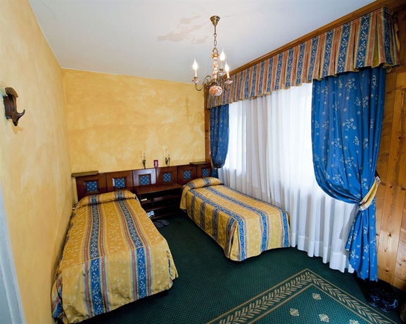 Imagen de la habitación del Hotel Olimpia, Cortina d'Ampezzo . Foto 8