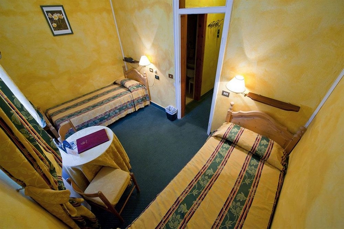 Imagen de la habitación del Hotel Olimpia, Cortina d'Ampezzo . Foto 10