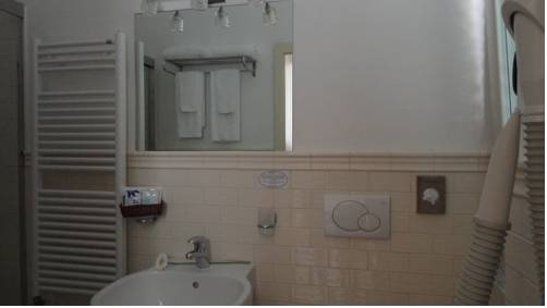 Imagen de la habitación del Hotel Olimpia, Forte de Marmi. Foto 4