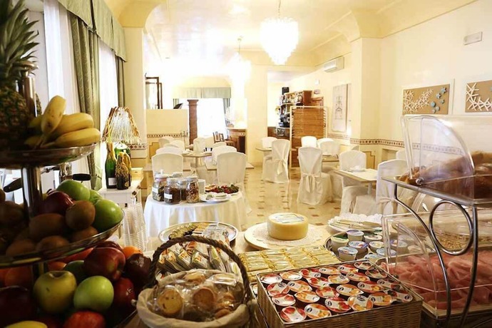 Imagen del bar/restaurante del Hotel Olimpia, Forte de Marmi. Foto 3