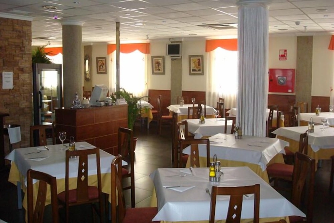 Imagen del bar/restaurante del Hotel Olimpia, Totana. Foto 5