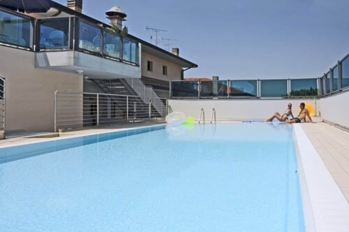 Imagen de la piscina del Hotel Olimpia & Aparthotel. Foto 17