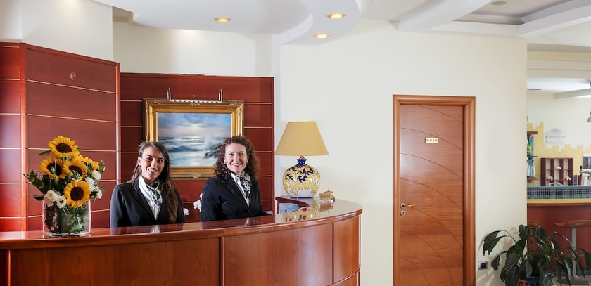 Imagen de los interiores del Hotel Olimpico. Foto 16