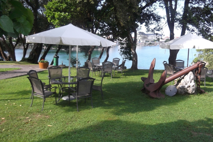 Imagen de los exteriores del Hotel Olimpo. Foto 14