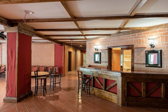 Imagen del bar/restaurante del Hotel Olimpo Sila. Foto 10