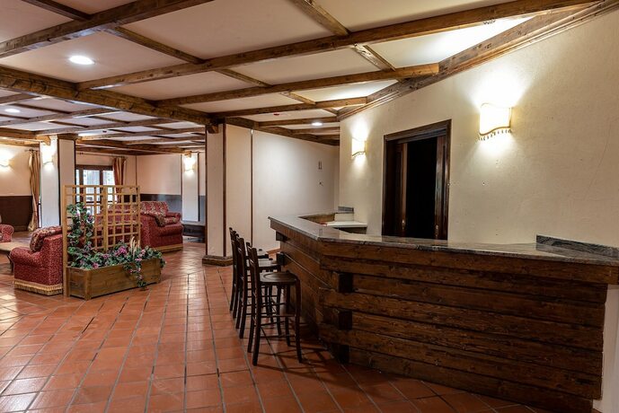 Imagen del bar/restaurante del Hotel Olimpo Sila. Foto 11