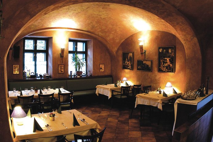 Imagen del bar/restaurante del Hotel Oliva, Veszprem. Foto 4