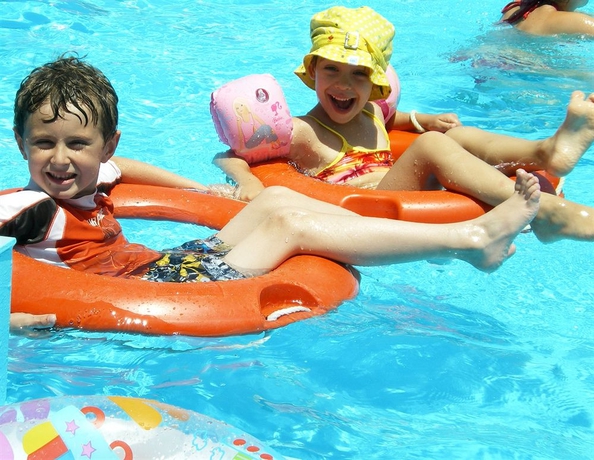 Imagen de la piscina del Hotel Olive Garden. Foto 13