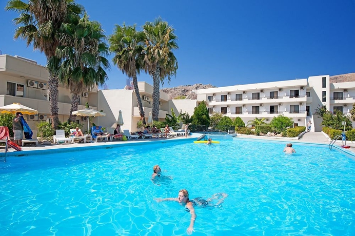 Imagen de la piscina del Hotel Olive Garden. Foto 15