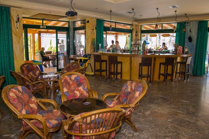 Imagen del bar/restaurante del Hotel Olive Grove, Sidari. Foto 2