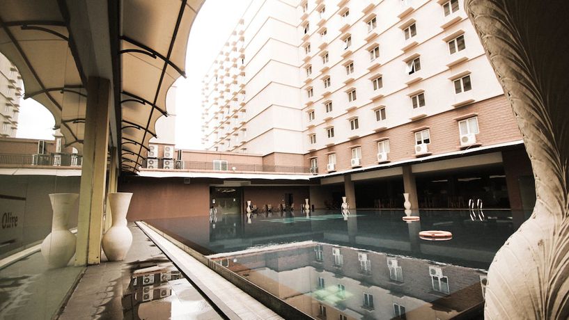 Imagen de la piscina del Hotel Olive, Tangerang. Foto 18