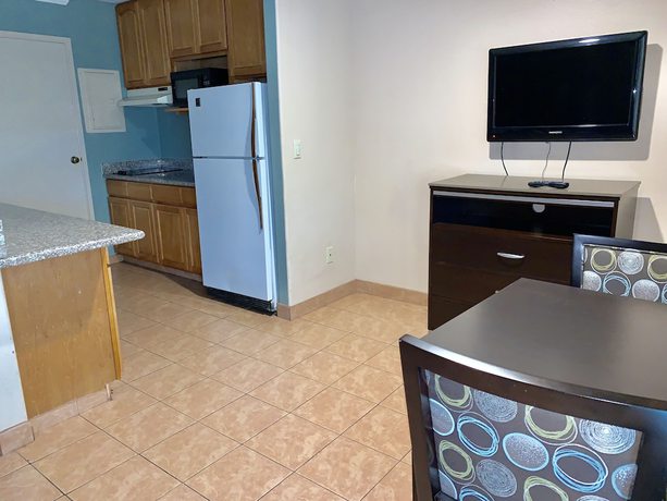 Imagen de la habitación del Hotel Olive Tree Inn and Suites. Foto 6