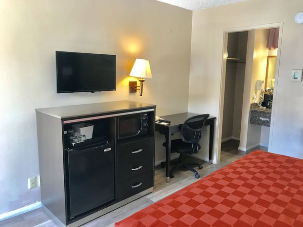 Imagen de la habitación del Hotel Olive Tree Inn and Suites. Foto 10