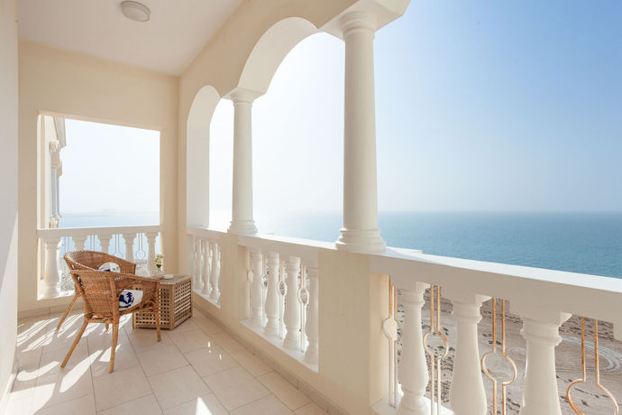 Imagen de la piscina del Hotel Olive Tree Residence. Foto 16