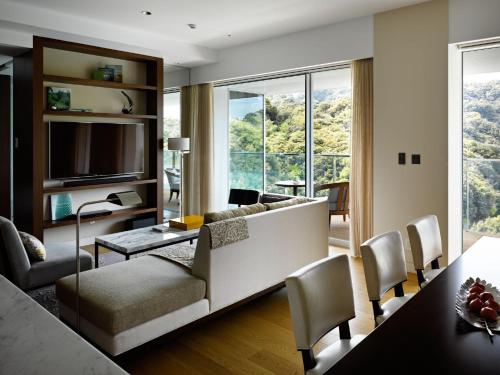 Imagen de la habitación del Hotel OliveBay. Foto 19