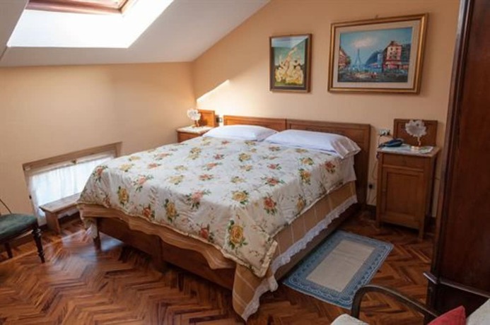 Imagen de la habitación del Hotel Olivedo. Foto 10