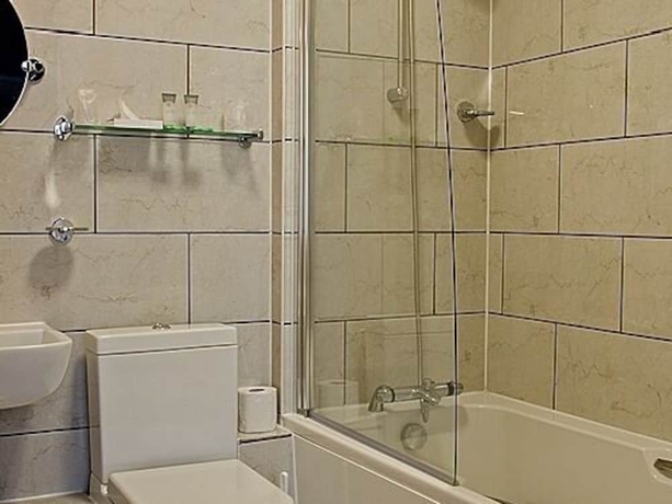 Imagen de la habitación del Hotel Olivers Lodge. Foto 15